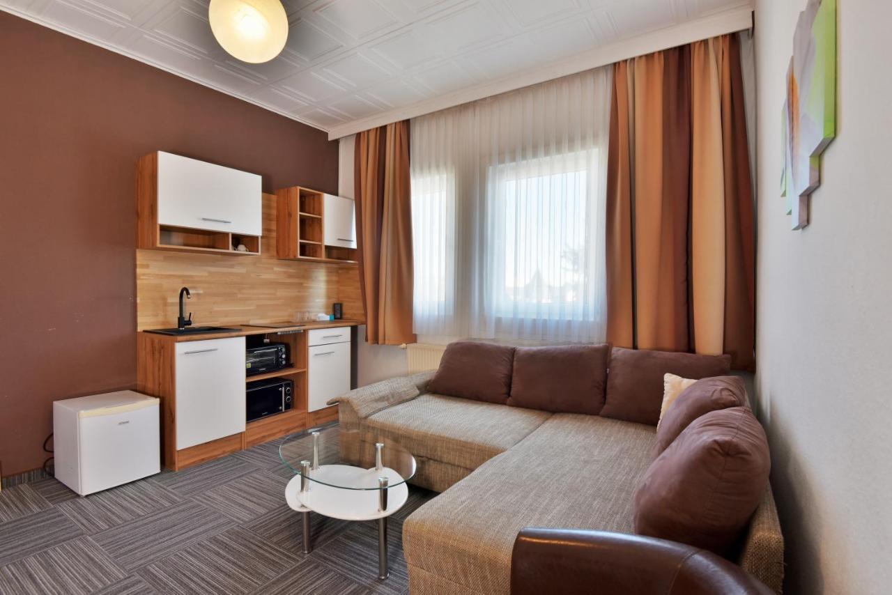 אוברהוף Hotel Zum Gruendle מראה חיצוני תמונה