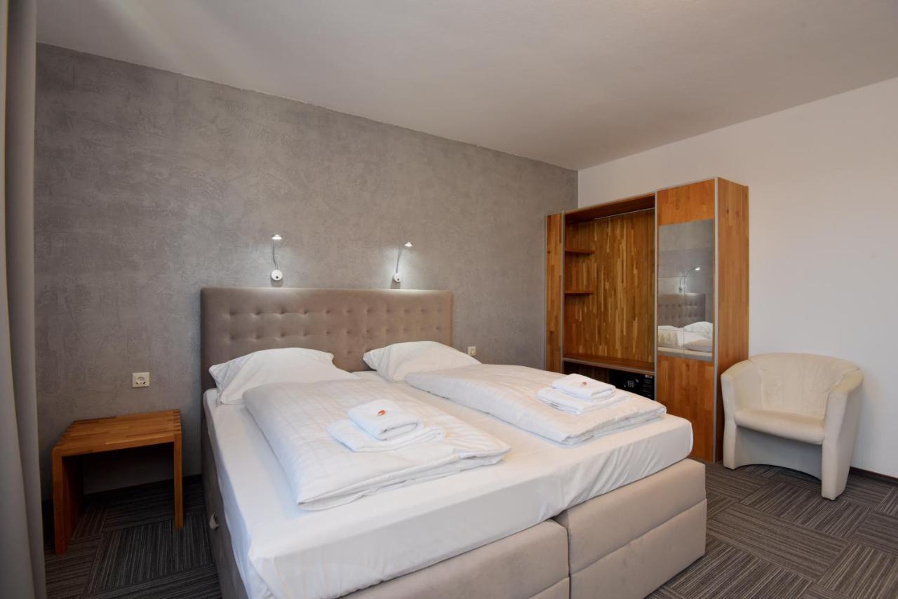 אוברהוף Hotel Zum Gruendle מראה חיצוני תמונה