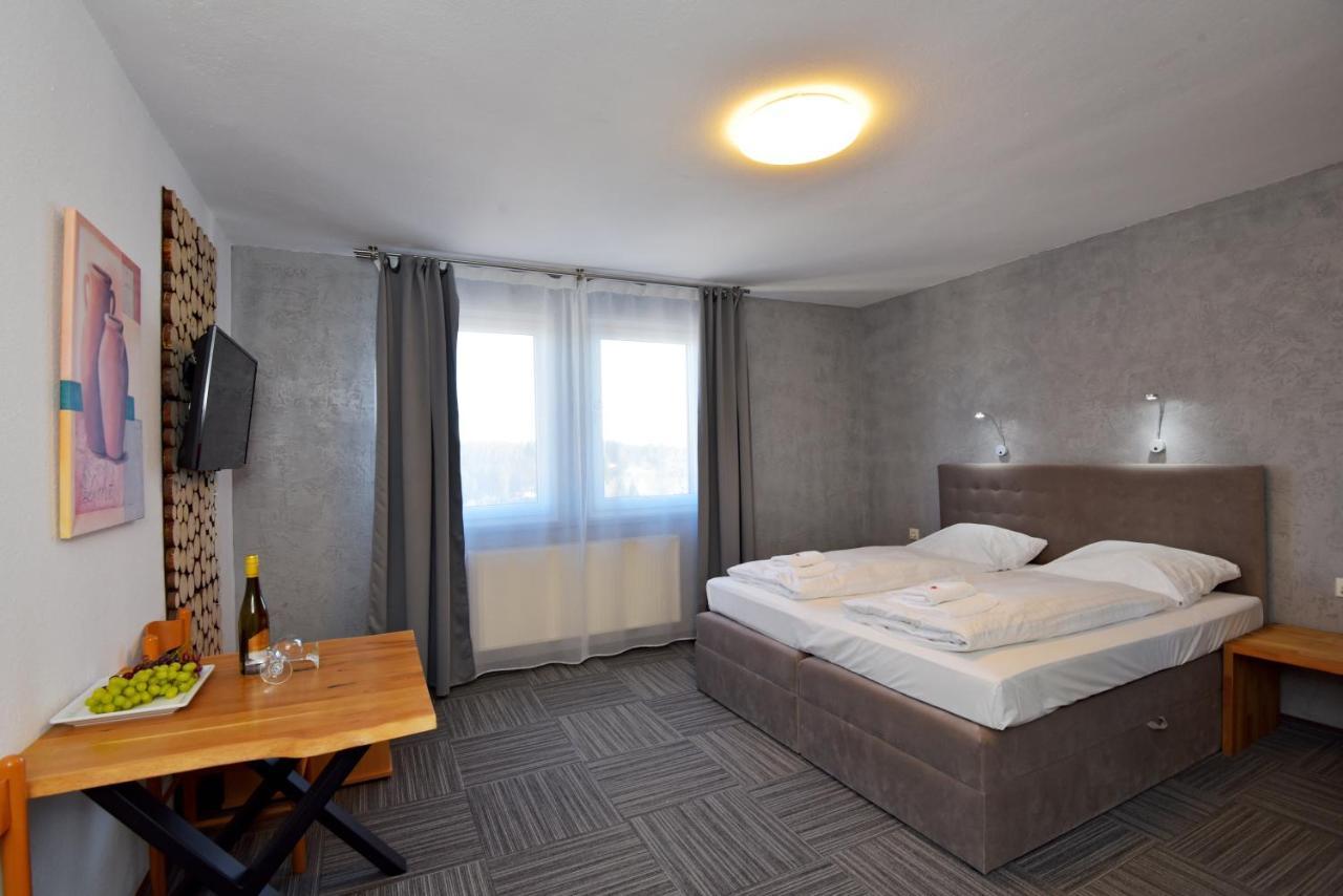 אוברהוף Hotel Zum Gruendle מראה חיצוני תמונה