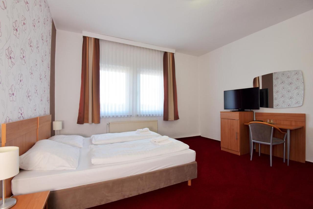 אוברהוף Hotel Zum Gruendle מראה חיצוני תמונה