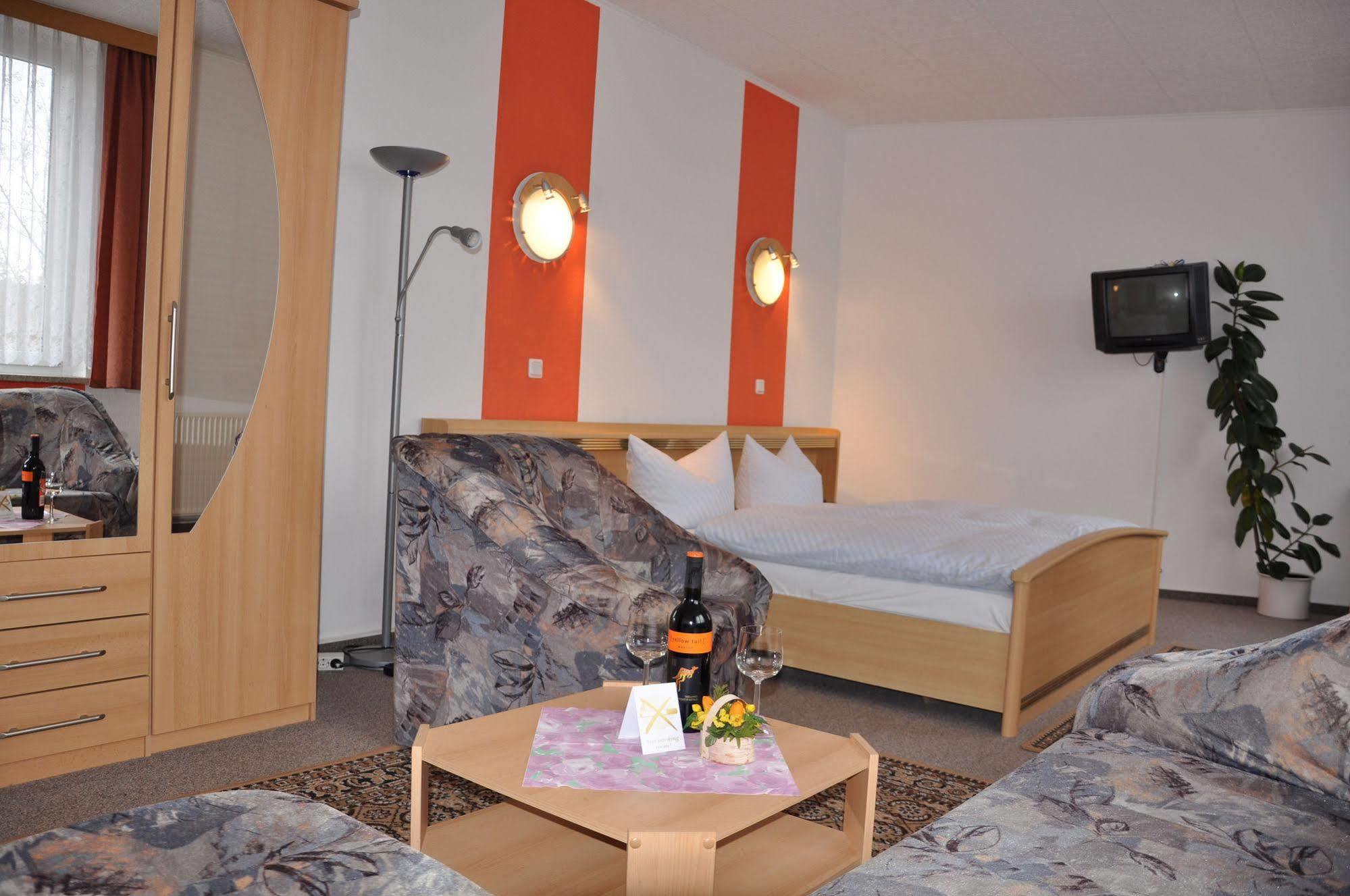 אוברהוף Hotel Zum Gruendle מראה חיצוני תמונה