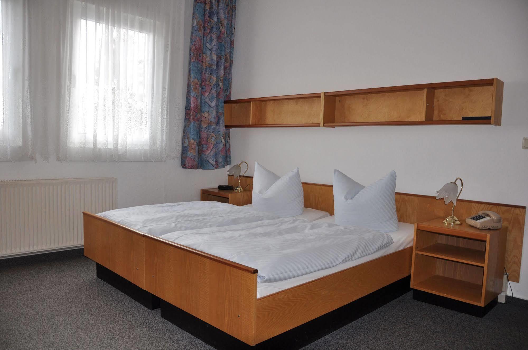 אוברהוף Hotel Zum Gruendle מראה חיצוני תמונה